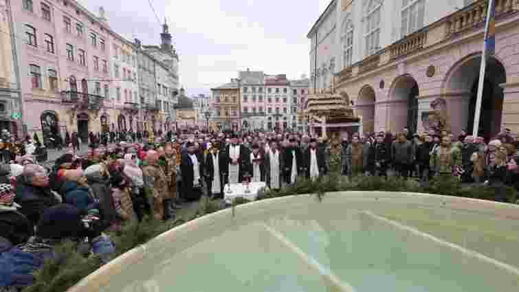 Львівські храми оприлюднили розклад богослужінь та освячення води на Водохреще