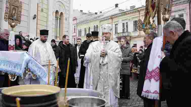 Храми Чернівців оприлюднили розклад богослужінь та освячення води на Водохреще