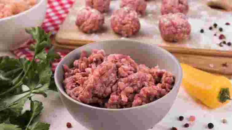 Ніколи не перекручуйте фарш для котлет двічі: як це вплине на смак