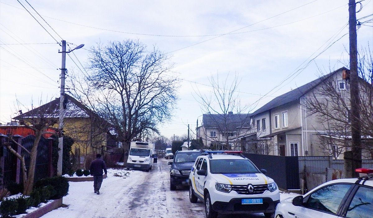 На Буковині двоє молодиків на смерть зарізали 55-річну жінку