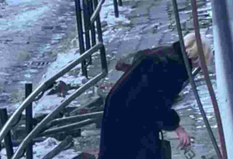 Поліція розшукала дружину ексдиректора заводу, яка в’їхала в паркан у центрі Львова і втекла