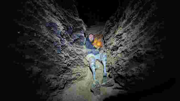 Львівський вчитель з подвійною ампутацією ніг взяв участь у 6-денній експедиції в печеру