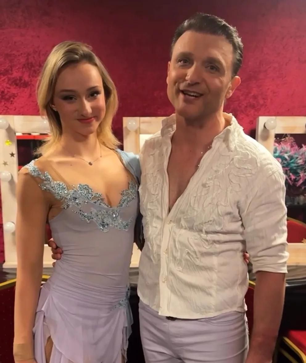 Акробати виступали в номері «Політ пристрасті»