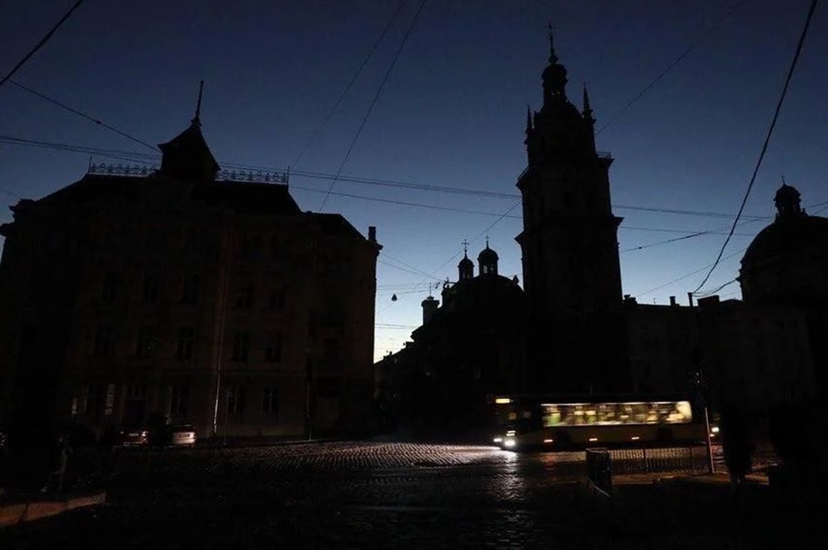 У Львові від електроенергії відключено частину лікарень та весь електротранспорт