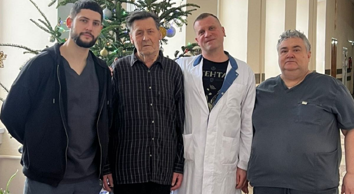 Судинні хірурги успішно прооперували 87-річного чоловіка з 85% непрохідністю сонної артерії