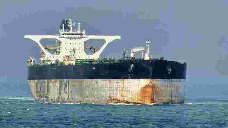 Росія направила підводний човен для супроводу танкера «тіньового флоту», який тікає від США