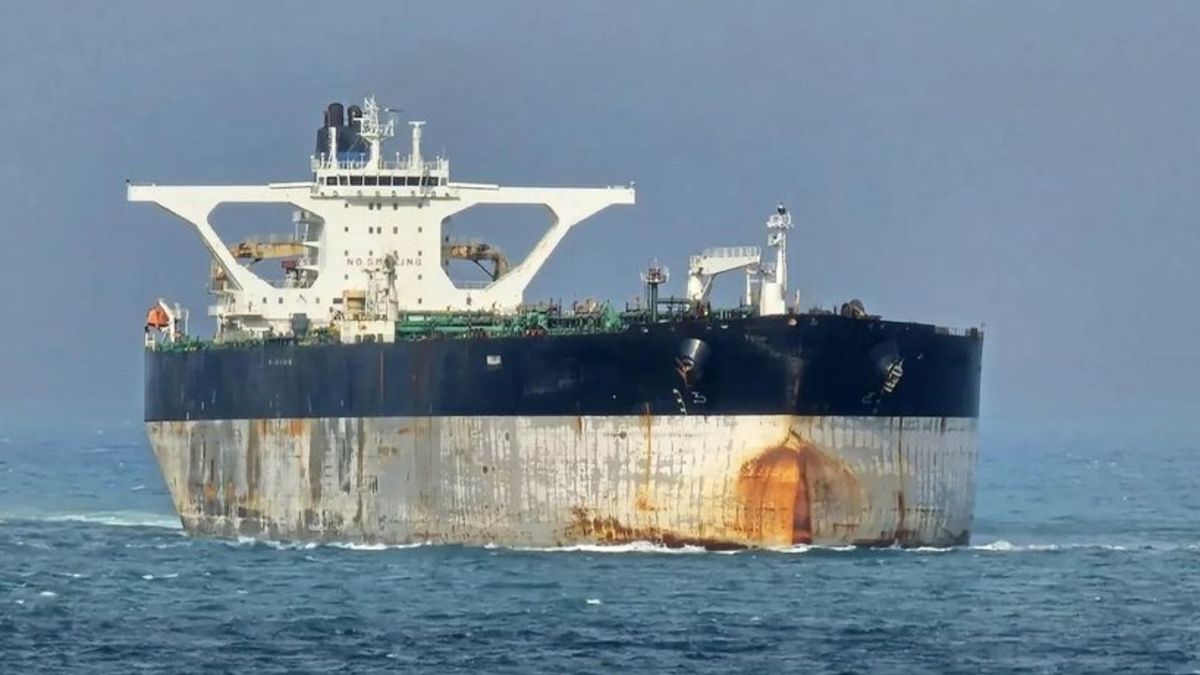 Росія направила підводний човен для супроводу танкера «тіньового флоту», який тікає від США