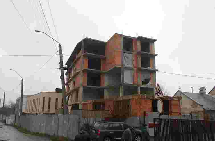 Міська ДАБК зобов’язала кооператив знести незаконний п’ятиповерховий ЖК у Львові