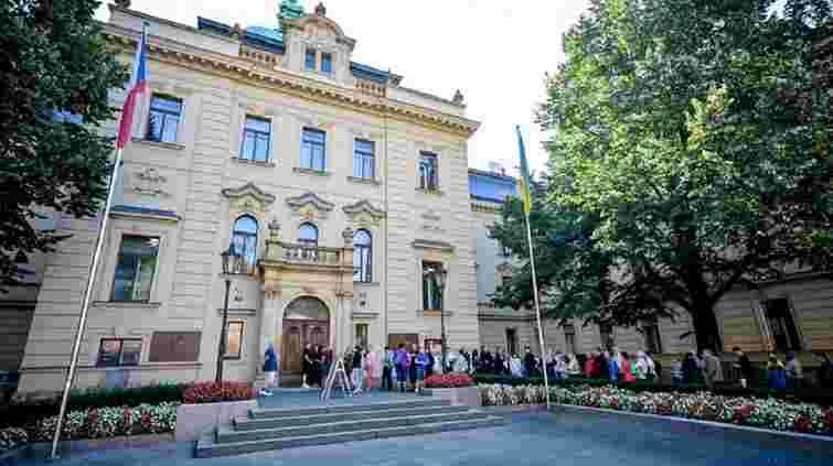 Біля будівлі уряду Чехії прибрали прапор України