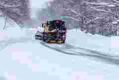  На кордоні Волині та Рівненщини обмежили рух вантажівок через сильний снігопад