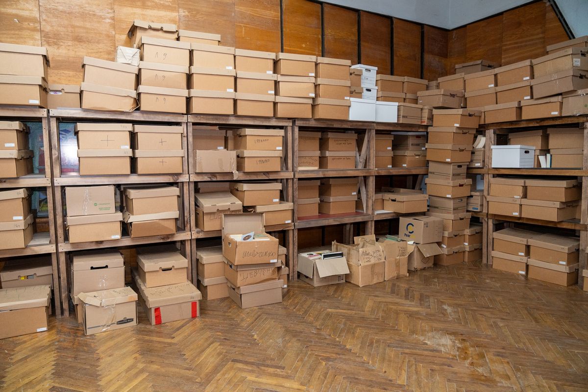 На Тернопільщину передали 7 тонн книг і матеріалів про Україну з бібліотеки Торонто 