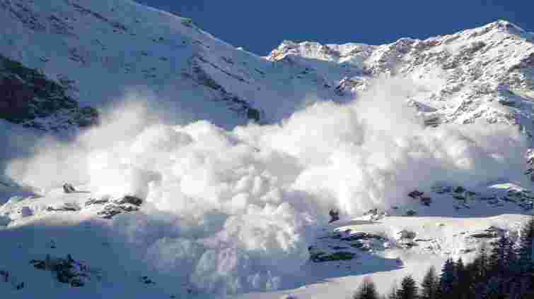 Рятувальники попередили про небезпеку сходження лавин у Карпатах