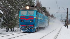 Через негоду на понад 5 годин затримуються поїзди західного сполучення