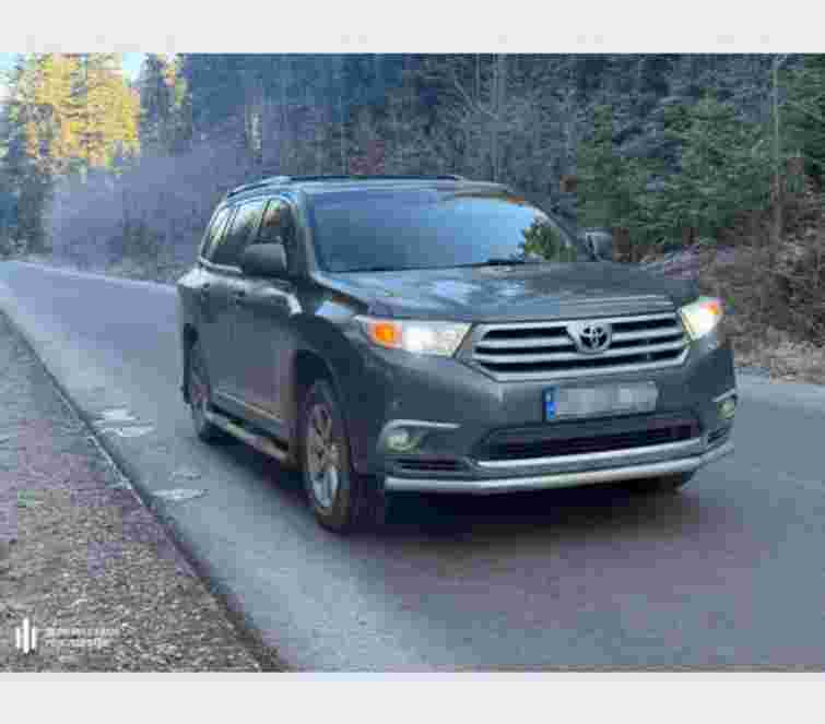Посадовець Рівненського ТЦК зняв ухилянта з розшуку за купівлю Toyota Highlander