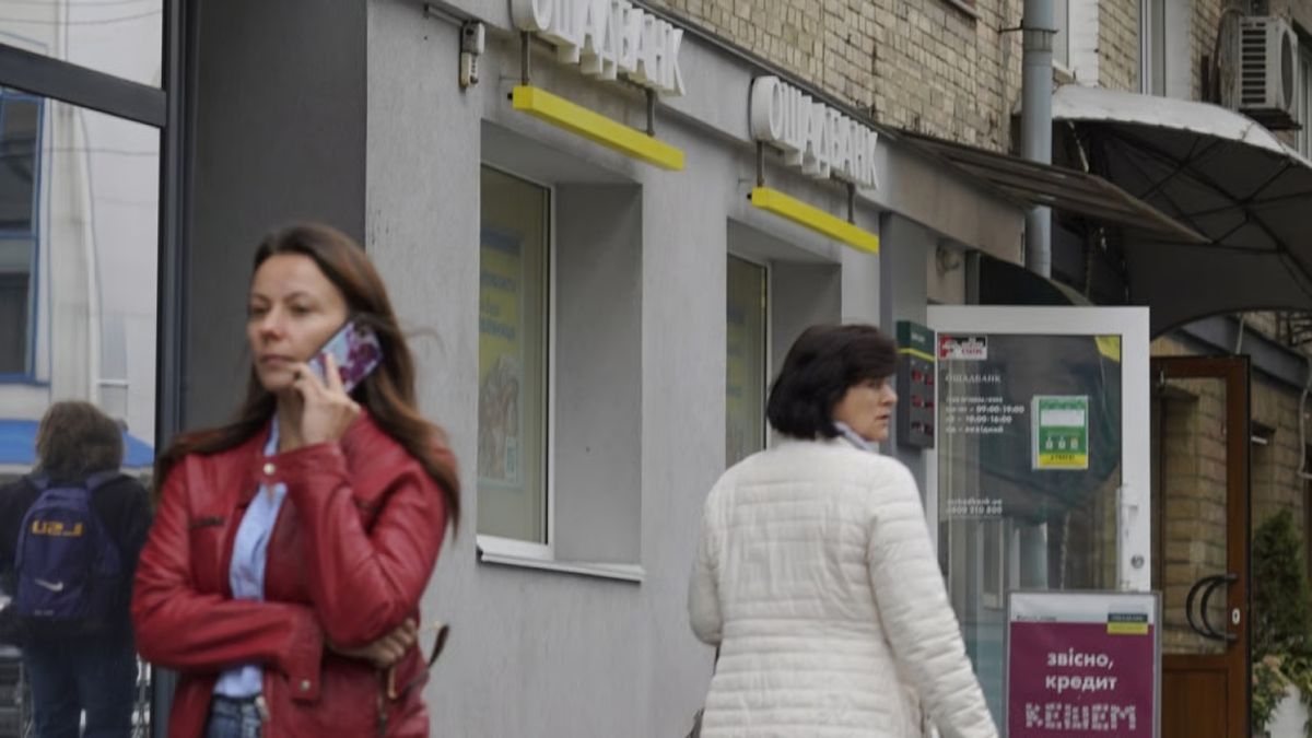 «Ощадбанк» ввів комісію 150 грн за частину операцій у відділеннях 