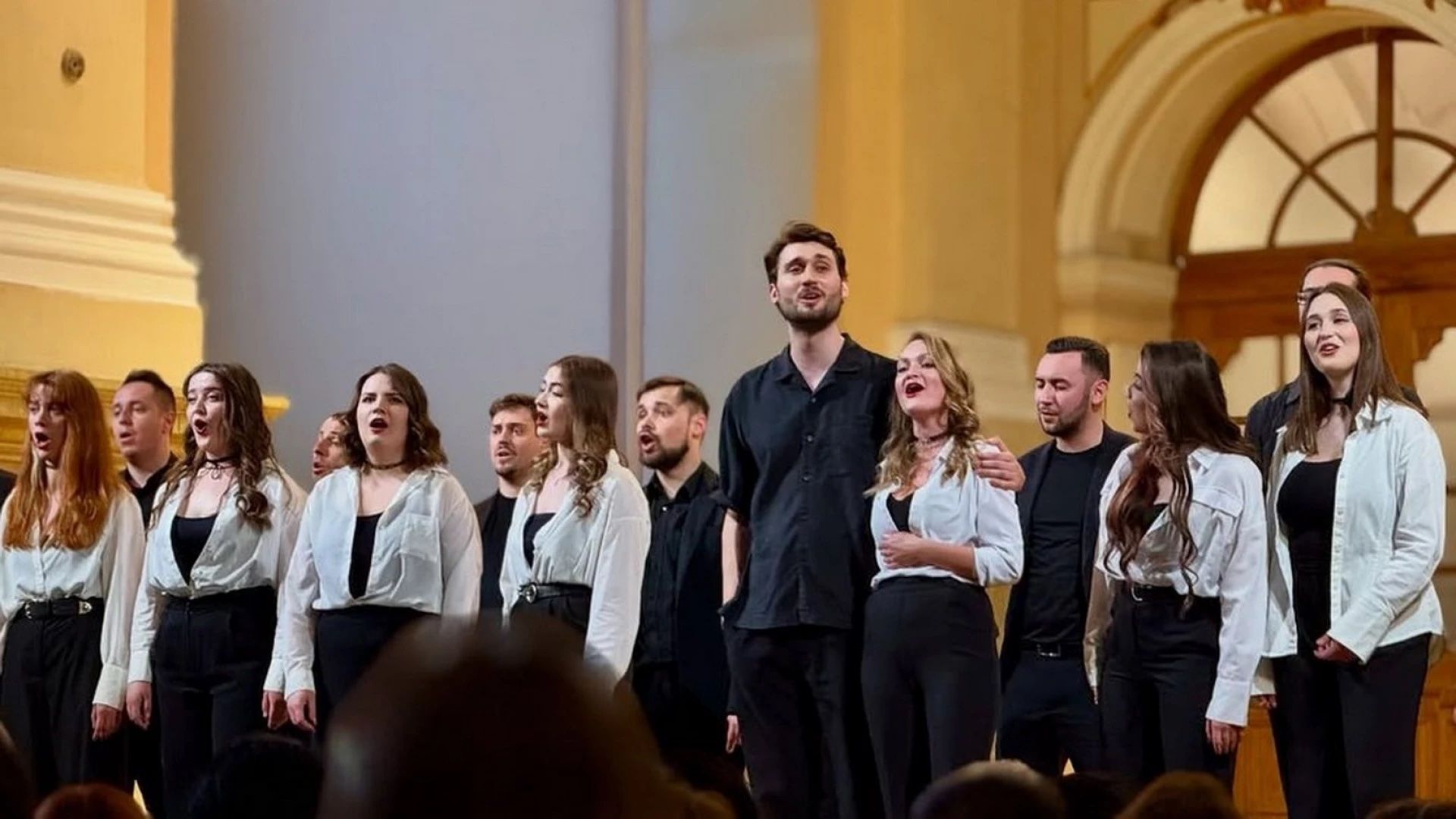 Хор «Гомін» (фото Львівського органного залу) 