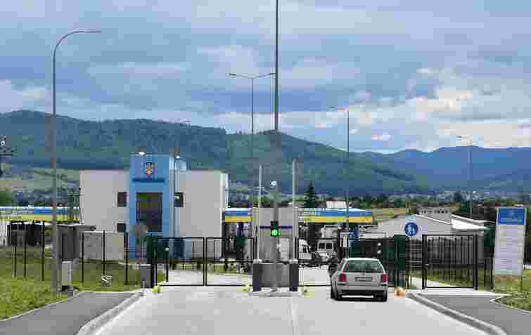 Прикарпатка уникла покарання за незаконне вивезення сина в Польщу