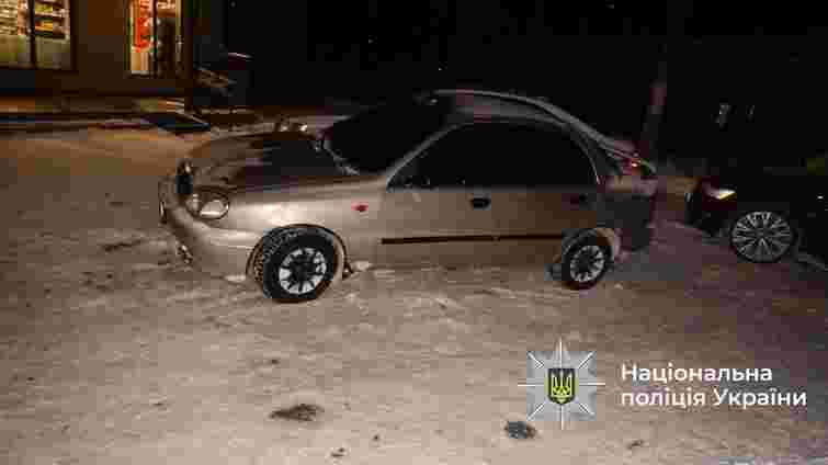 У Франківську водій ударив битою 63-річного комунальника, який йшов розчищати сніг