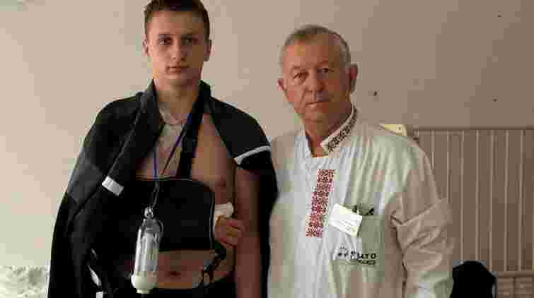 Лікарі Львова вперше застосували унікальну методику для зрощення кістки у 17-річного пацієнта