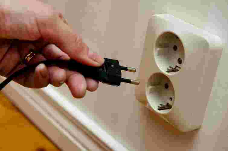 Зекономте до 20% електрики взимку: які пристрої варто відключити від живлення