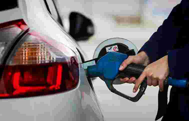 На Прикарпатті керівниця управління освіти три роки виписувала бензин для приватних поїздок