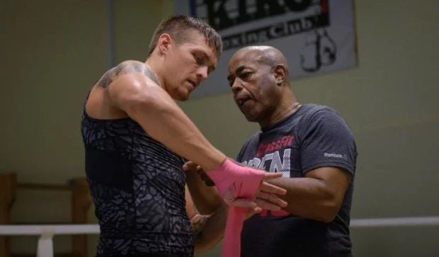 Олександр Усик і Джеймс Алі Башир