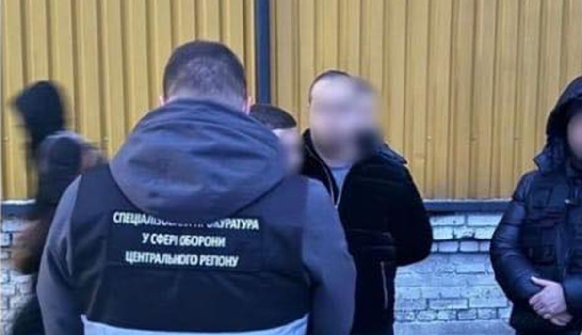 Київського адвоката затримали на хабарі 9 тис. доларів за зняття з розшуку ухилянта