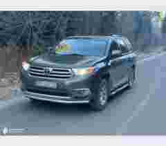 Затриманим на хабарі у вигляді Toyota Highlander виявився керівник Вараського районного ТЦК