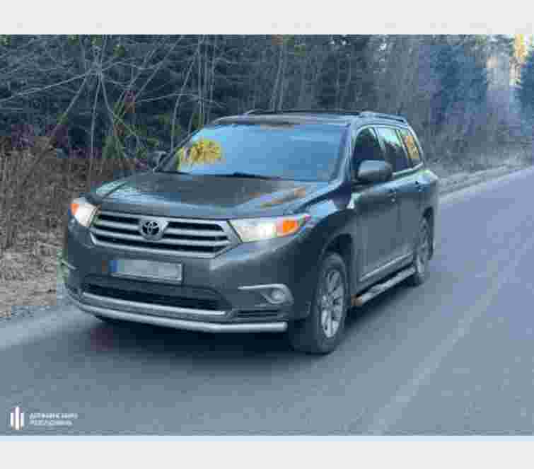 Затриманим на хабарі у вигляді Toyota Highlander виявився керівник Вараського районного ТЦК
