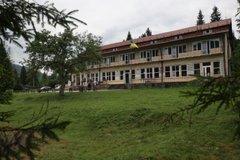 Посадовців Львівської міської ради підозрюють у зловживаннях на ремонті дитячого табору 