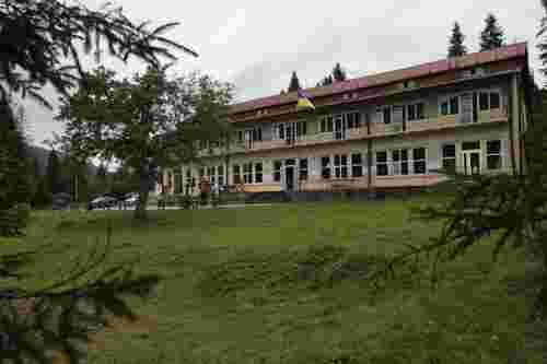 Посадовців Львівської міської ради підозрюють у зловживаннях на ремонті дитячого табору 