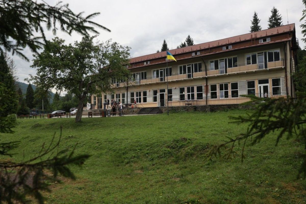 Посадовців Львівської міської ради підозрюють у зловживаннях на ремонті дитячого табору 