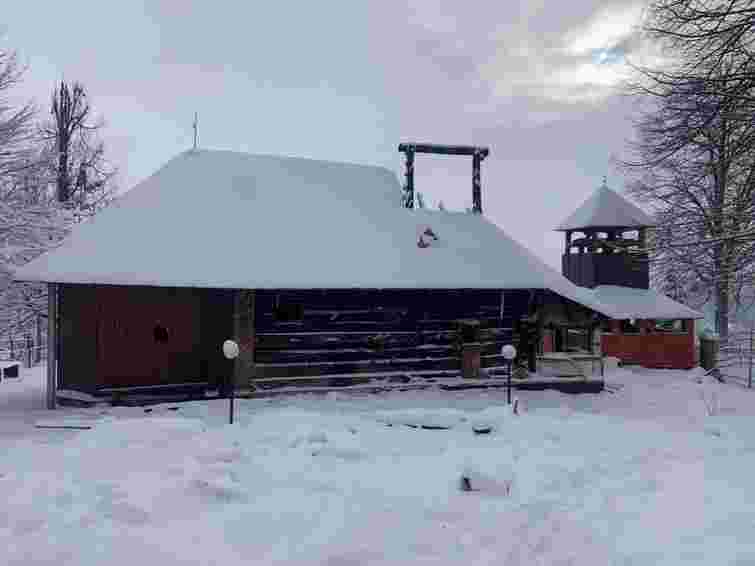 Фахівці ОВА виявили суттєву перебудову церкви XVII ст. на Закарпатті лише після пожежі