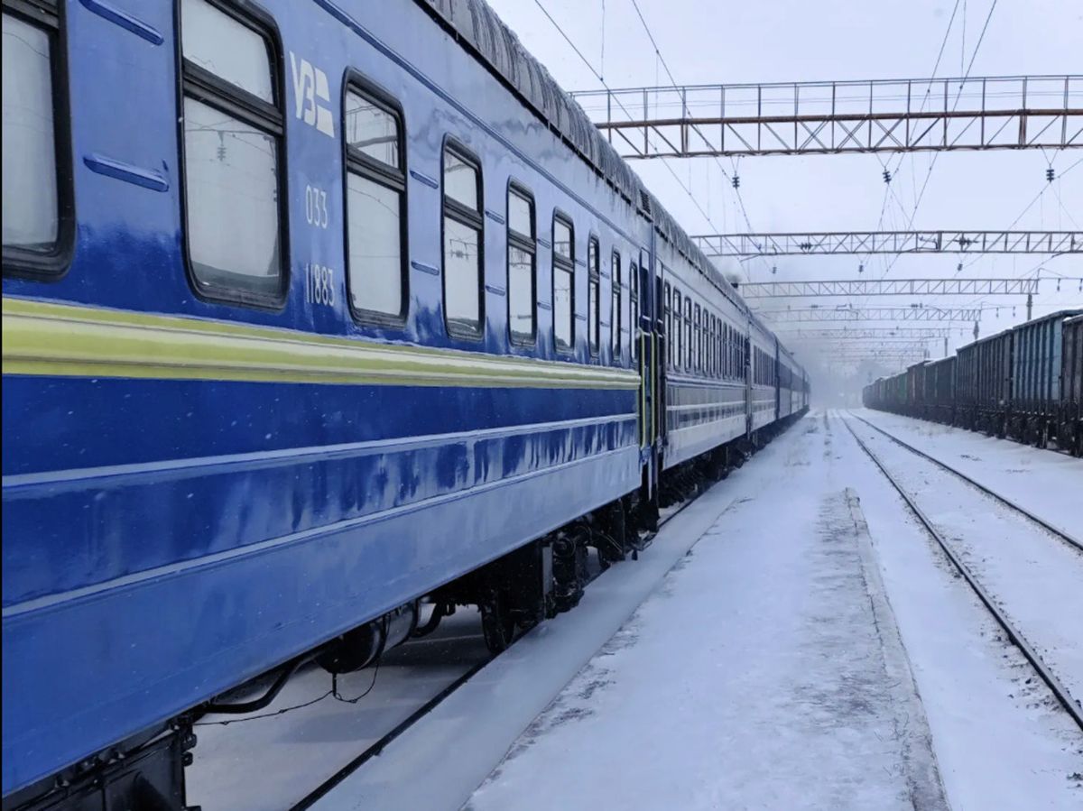 «Укрзалізниця» зробила додаткову зупинку поїзда під Хмельницьким для хворої дитини