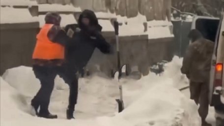 У Львові поліцейська побила двірничку під час вуличного конфлікту