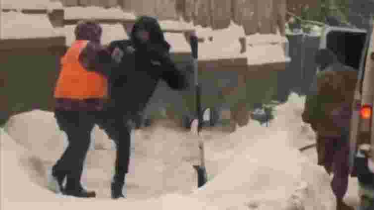 У Львові поліцейська побила двірничку під час вуличного конфлікту