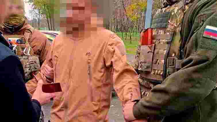 В окупованому Маріуполі росіяни незаконно затримали підлітка нібито за держзраду