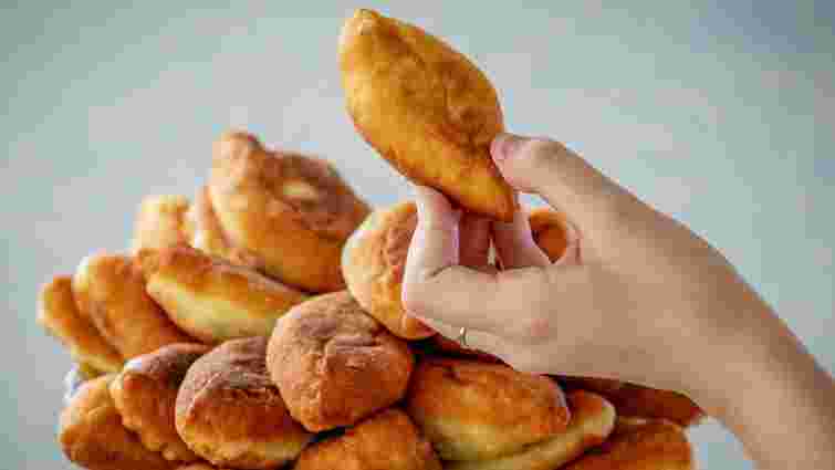 Запамʼятайте ці два правила, і смажені пиріжки ніколи не будуть сирими всередині