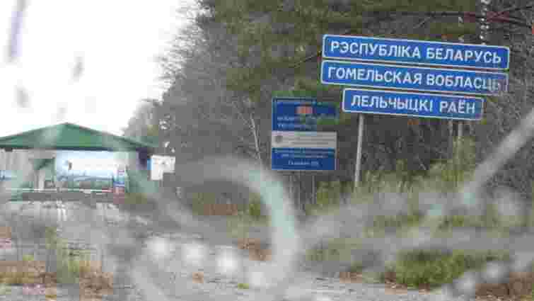 У Білорусі допитують українських чоловіків-втікачів про ЗСУ та російські удари