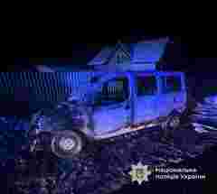 Поліція затримала прикарпатця, який пішов грітися в чуже авто та підпалив його