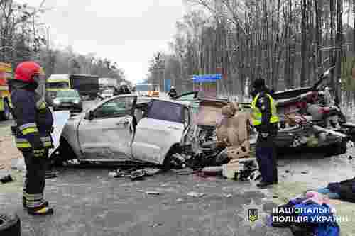 У лобовій ДТП на Хмельниччині загинули водій Jeep та його семирічний син
