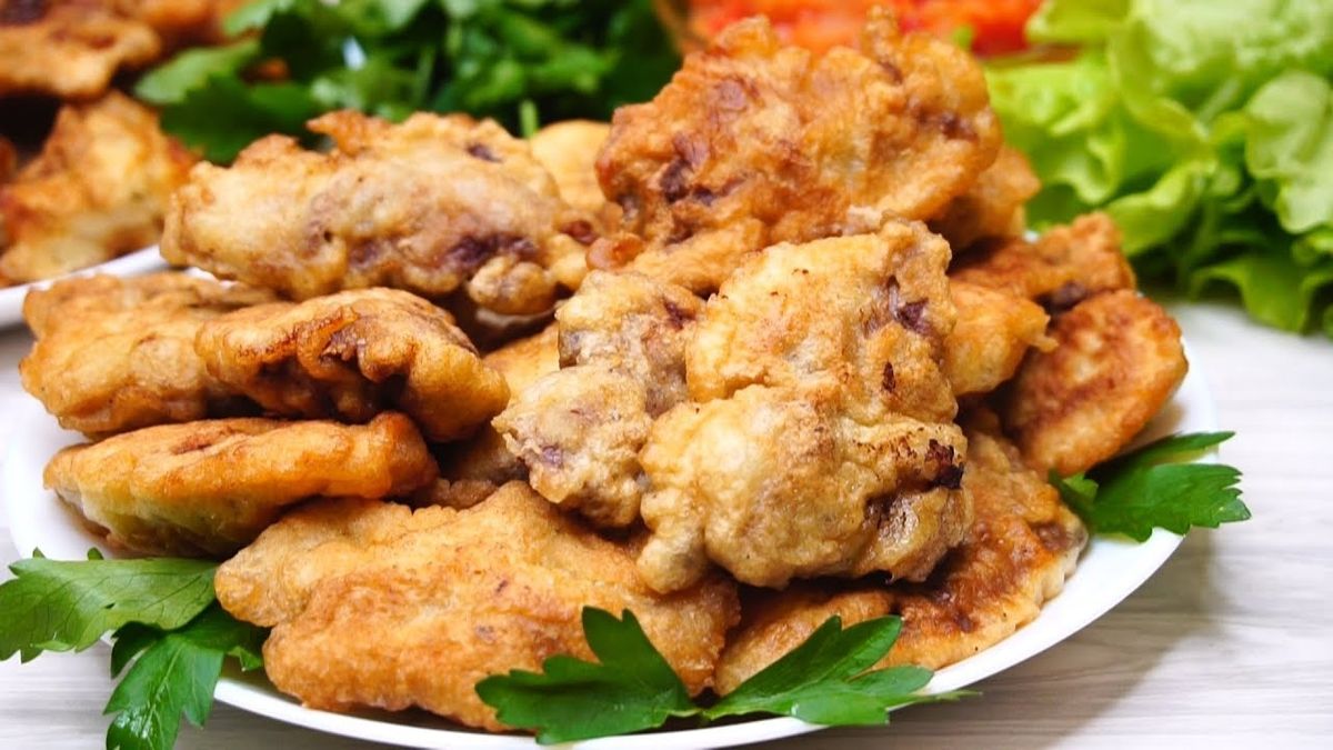 Куряча печінка в цибулевому клярі. Рецепт дня