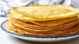 Навіть хороша сковорідка не допоможе: що додати в тісто, щоб млинці не рвалися 