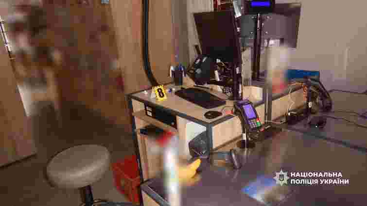 У Франківську рецидивіст підібрав ключі до відділення «Нової пошти» і викрав 11 посилок