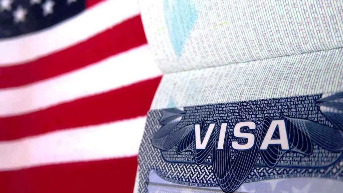 США призупиняють видачу віз для росіян та іранців