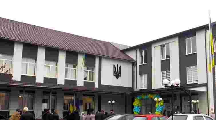 На Закарпатті керівник відділу освіти 5 років привласнював премії вчителів та директорів шкіл