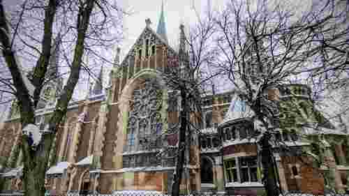 Внаслідок вибуху дрона у Львові пошкоджені вітражі церкви Ольги і Єлизавети