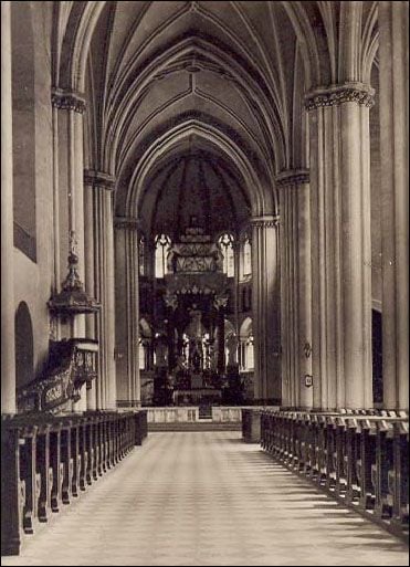 Готичний інтер’єр храму (фото з Вікіпедії)