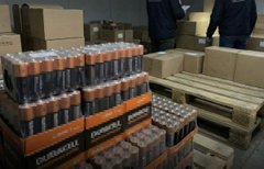 У гаражі біля Львова викрили виробництво підроблених батарейок Duracell