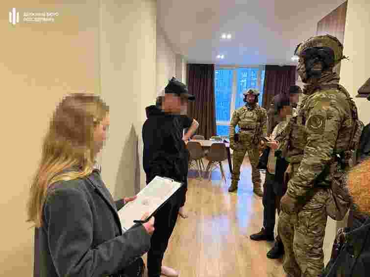 У Харкові затримали очолюване поліцейським угрупування, яке видурило у наркозалежних 10 млн грн